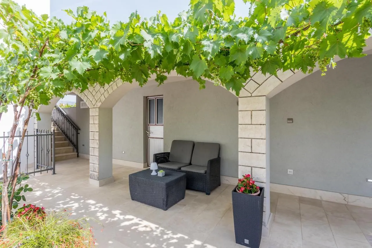 Garden Apartment Dina With Free Parking Split