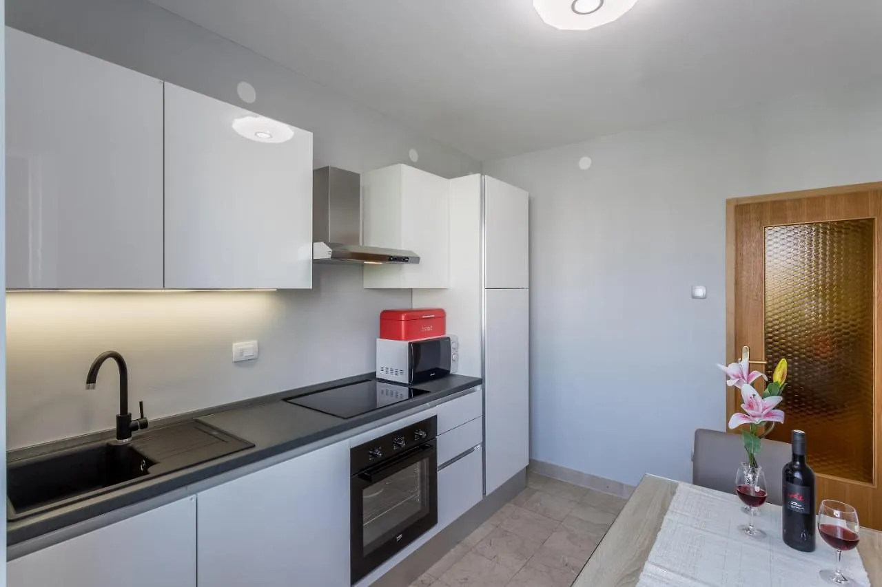 Garden Apartment Diana Split 0*,